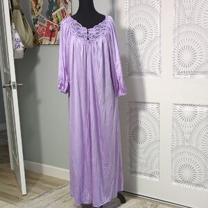 Vintage Miss Elaine Lilac Silky Nightgown Large